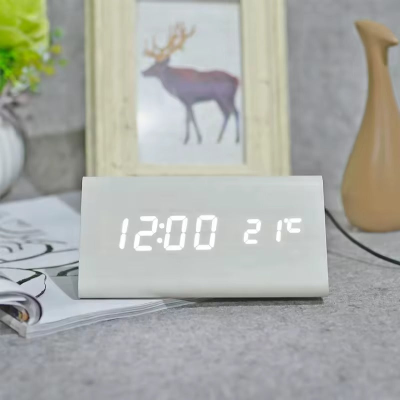 Moderne Digitale Wekker met Houtlook LED Display en Spraakbesturing