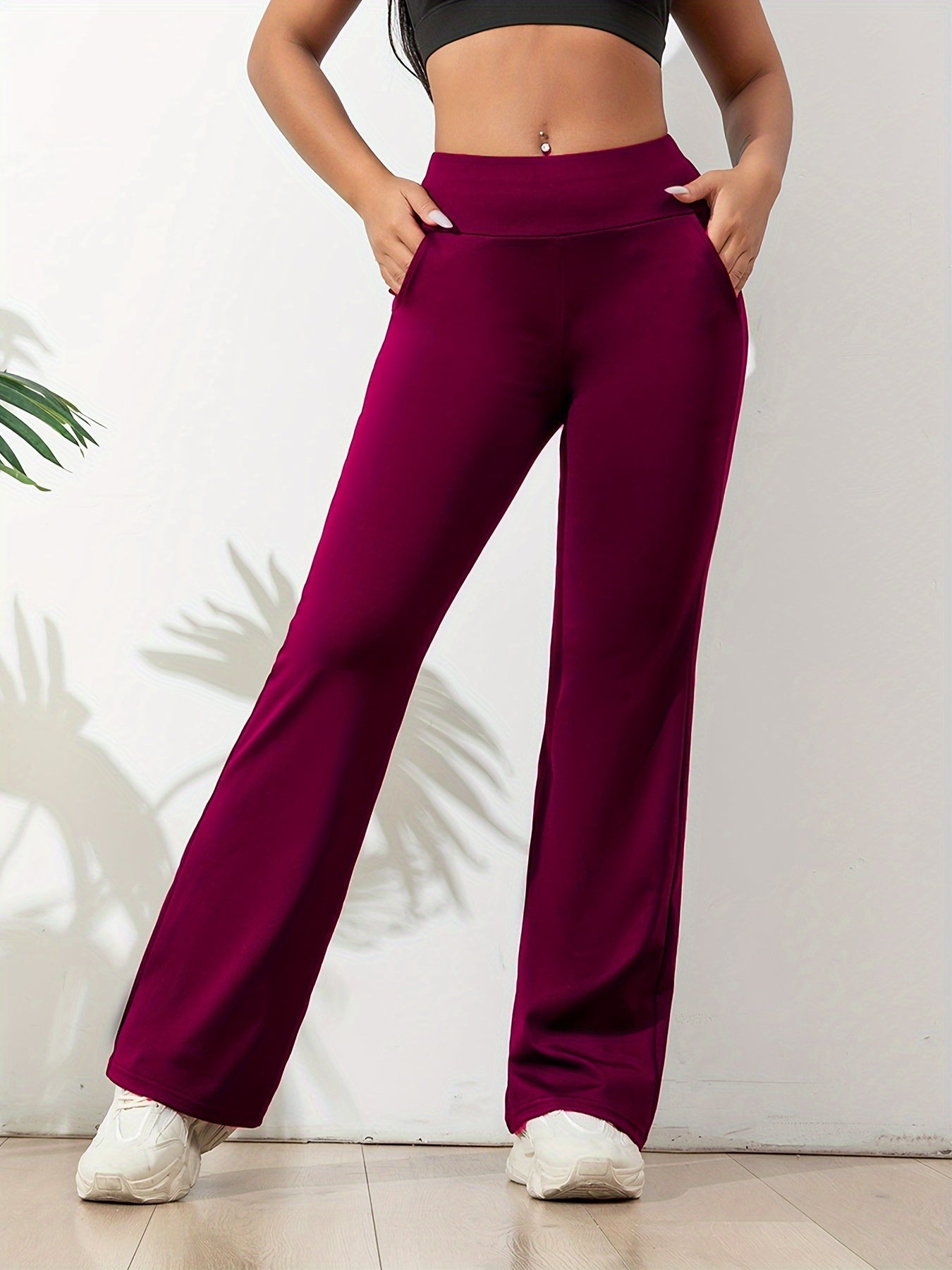Hoge taille dames yogabroek met wijd uitlopende pijpen, elastisch en voorzien van handige zakken.