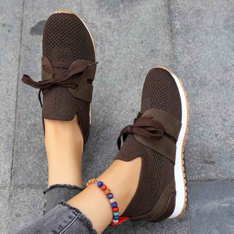 Casual orthopedische dames sneakers met brede maten. Stijlvolle en comfortabele schoenen voor dagelijks gebruik.