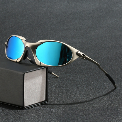"Herenzonnebril met sportief design, gepolariseerde lenzen en metaal frame, biedt 100% UV bescherming."