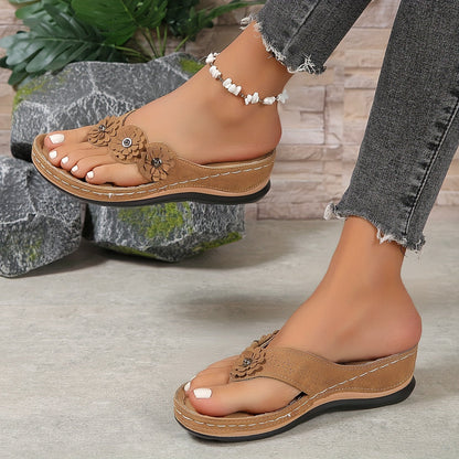 "Liana dames orthopedische sandalen in blauw, bruine zool, verstelbare bandjes, ergonomisch voetbed, stijlvolle schoenen."