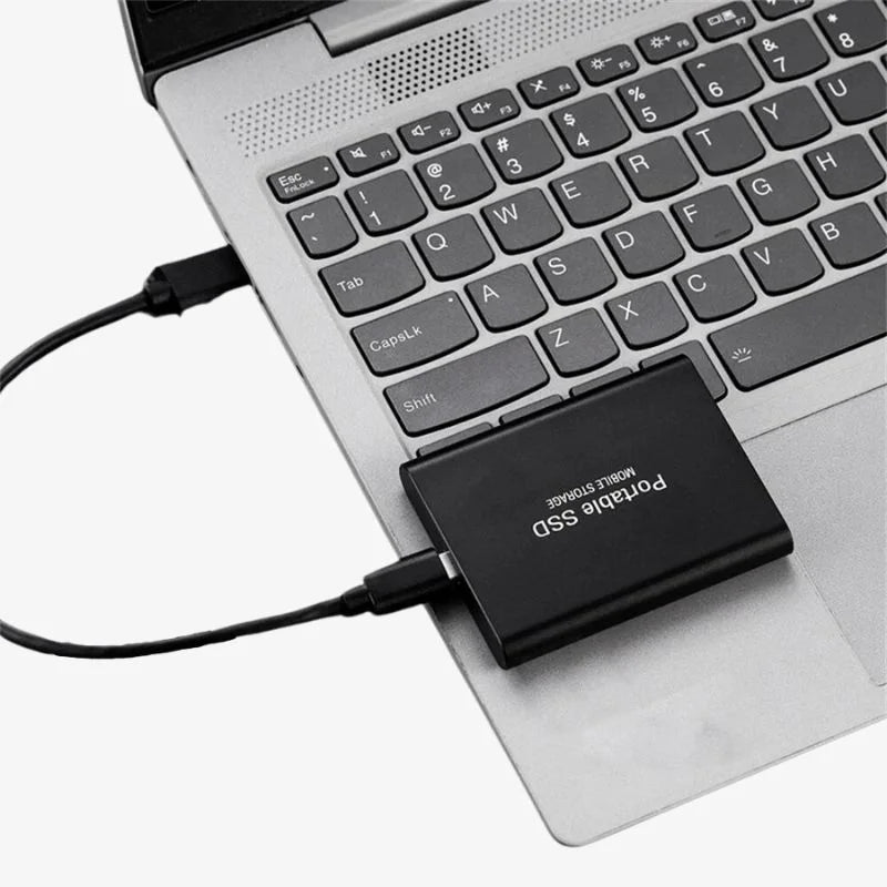 "Ultra Snel Draagbare Externe SSD, 1TB-16TB, stijlvol ontwerp, ideaal voor snelle gegevensoverdracht onderweg."