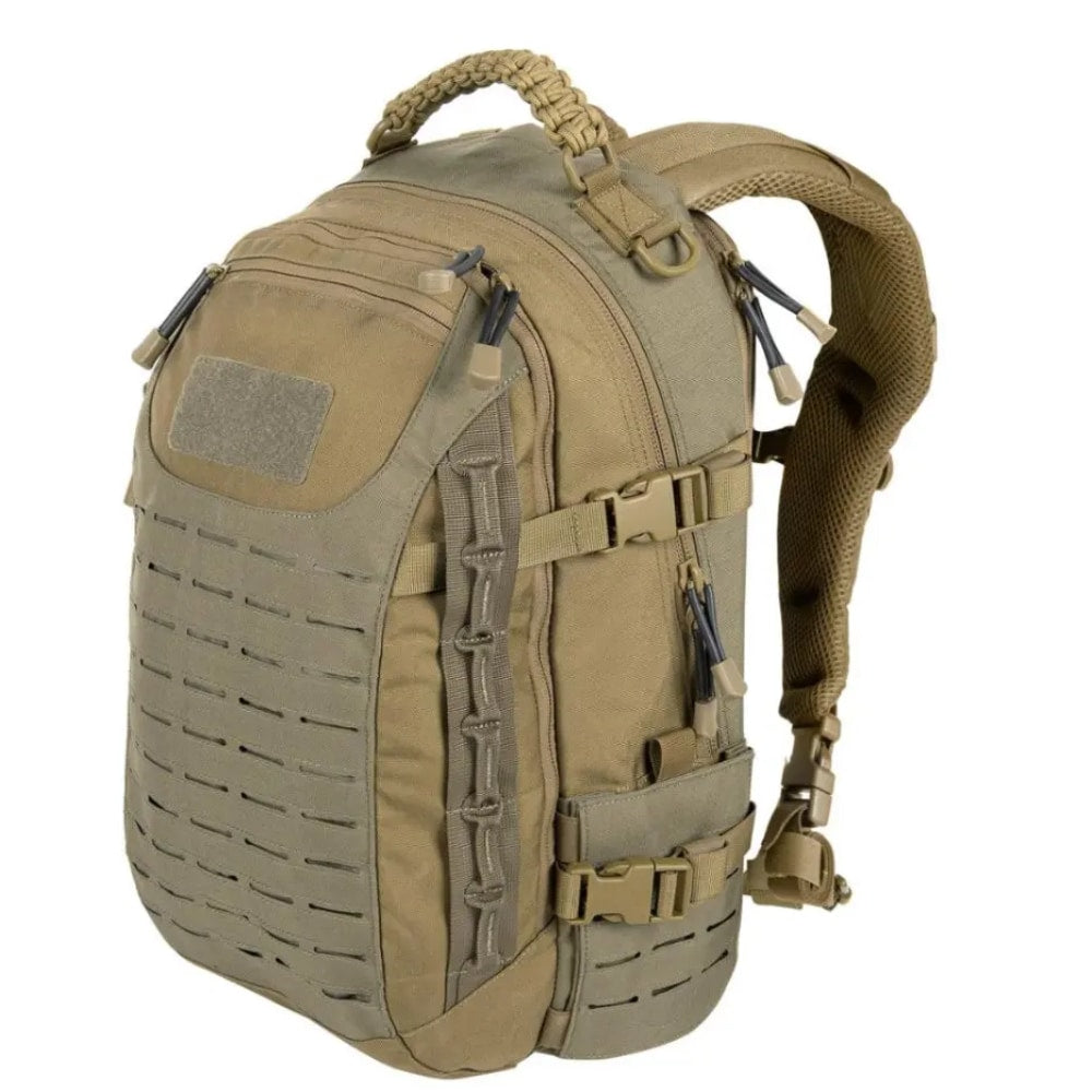 Zijaanzicht van de militaire tactische rugzak 30L+, toont de compacte vorm en sterke ritsen.