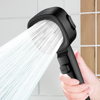 "Zilveren douchekop AquaPulse met hoge druk en verstelbare spraymodi, gestroomlijnd modern ontwerp voor luxe douche-ervaring.