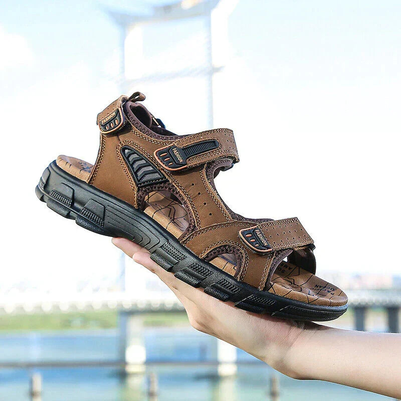 Comfortabele gezondheidsschoenen, heren sandalen orthopedisch ontworpen voor effectieve voetpijn verlichting.