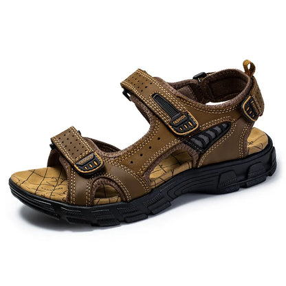 Gedetailleerde close-up van de ingebouwde steunzool in orthopedische heren sandalen voor optimale voetsteun.